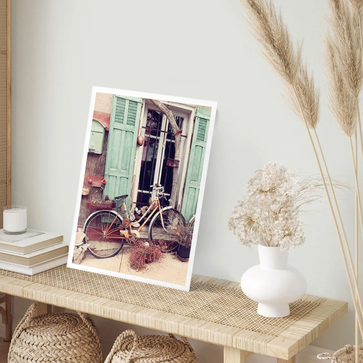 Affiche - Poster - Un vieux vélo devant des volets verts en bois - 50x70cm - Que la province vive - Décoration murale moderne pour le salon et la chambre ARTTOR