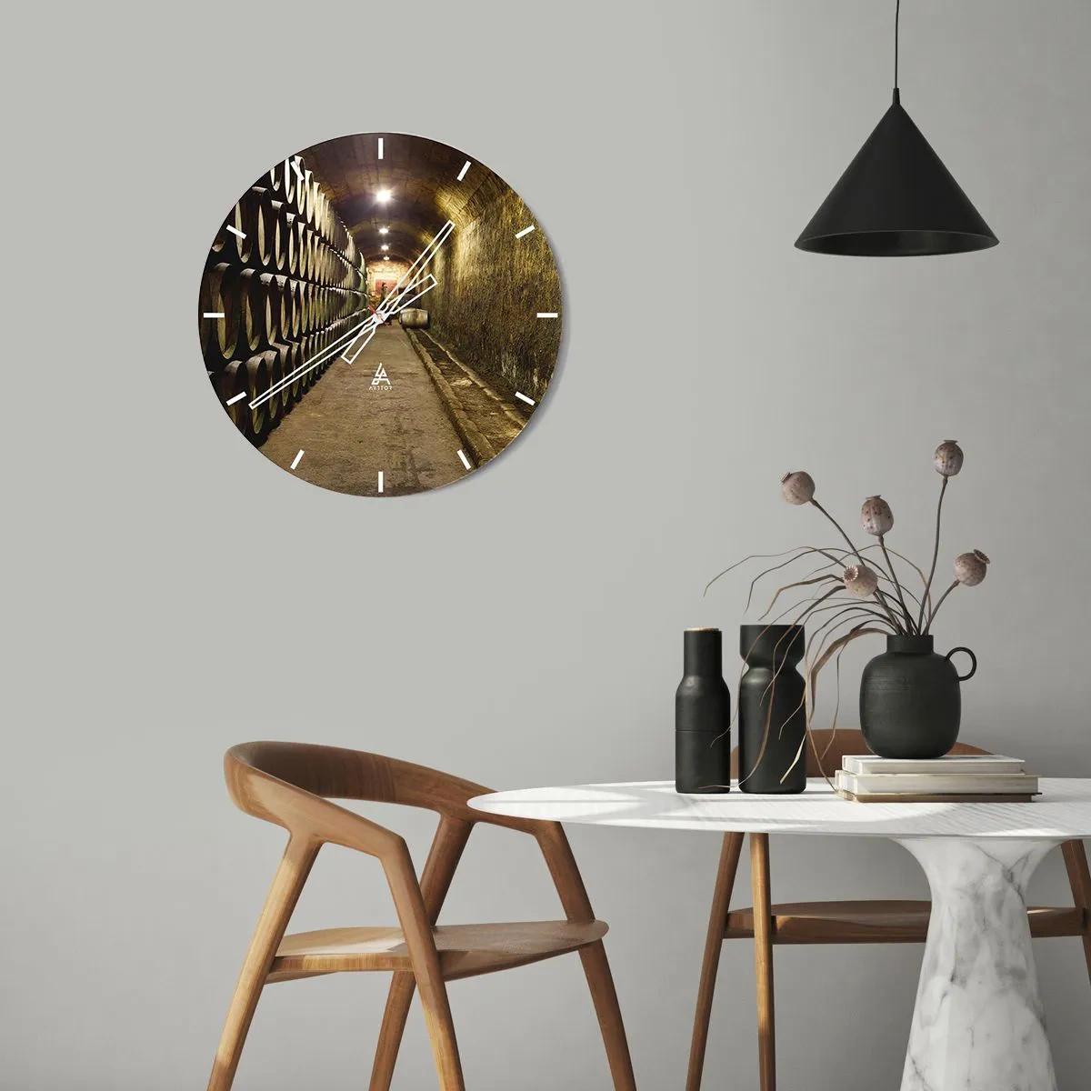 Horloge murale - Pendule murale - Intérieur d'une cave avec des tonneaux de vin en bois - 30x30cm - Qu'il est bon de s'allonger - Décoration murale moderne pour le salon, la cuisine et la chambre ARTTOR