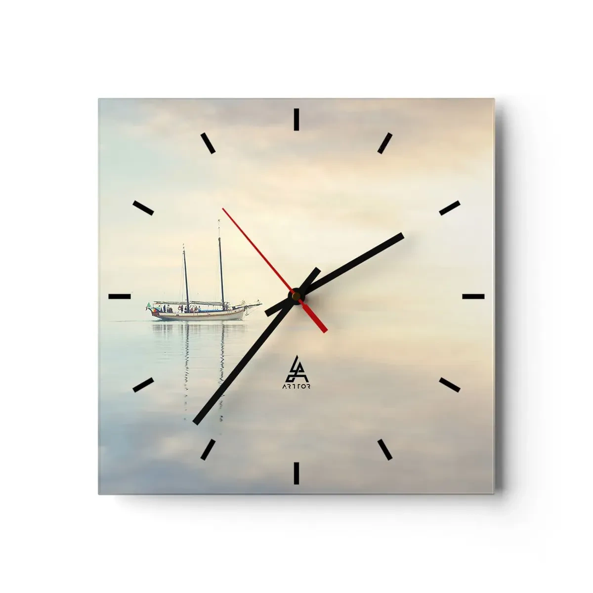 Horloge murale - Pendule murale - Un bateau sur une mer calme dans une douce lumière - 30x30cm - Dans une mer de silence - Décoration murale moderne pour le salon et la chambre ARTTOR