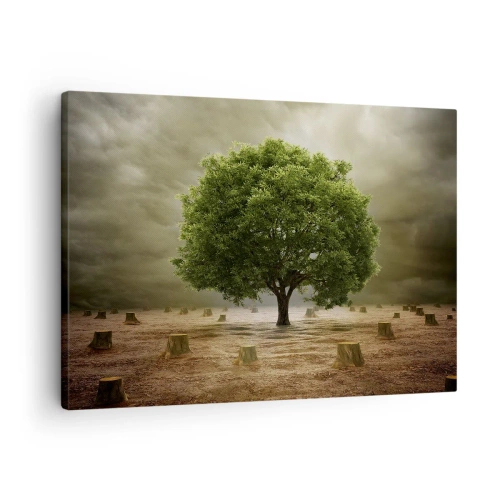 Impression sur toile - Image sur toile - Un arbre vert entouré de troncs d'arbres abattus contre un ciel nuageux - 70x50cm - Tout l'espoir - Décoration murale moderne pour le salon et la chambre ARTTOR