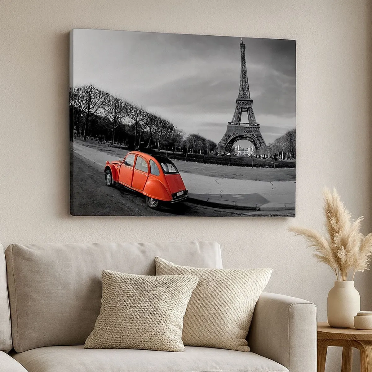 Impression sur toile - Image sur toile - Une voiture rouge avec la Tour Eiffel en arrière-plan dans un paysage en noir et blanc - 70x50cm - Plus parisien que Paris lui-même - Décoration murale moderne pour le salon et la chambre ARTTOR