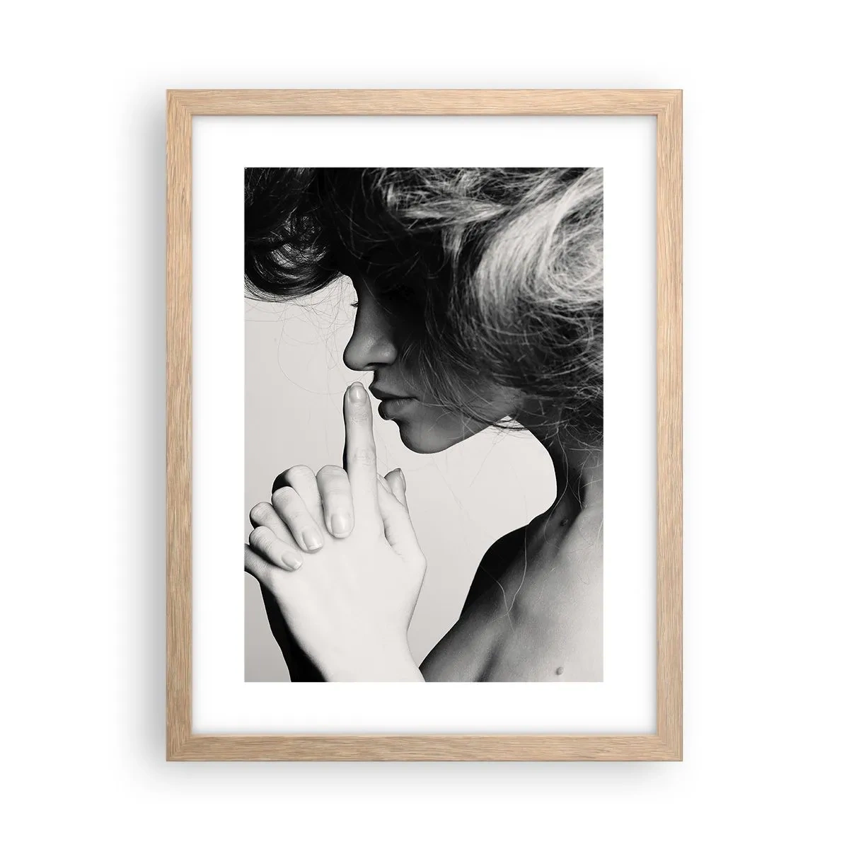 Affiche dans un chêne clair - Poster - A l'écoute d'elle-même - 30x40 cm
