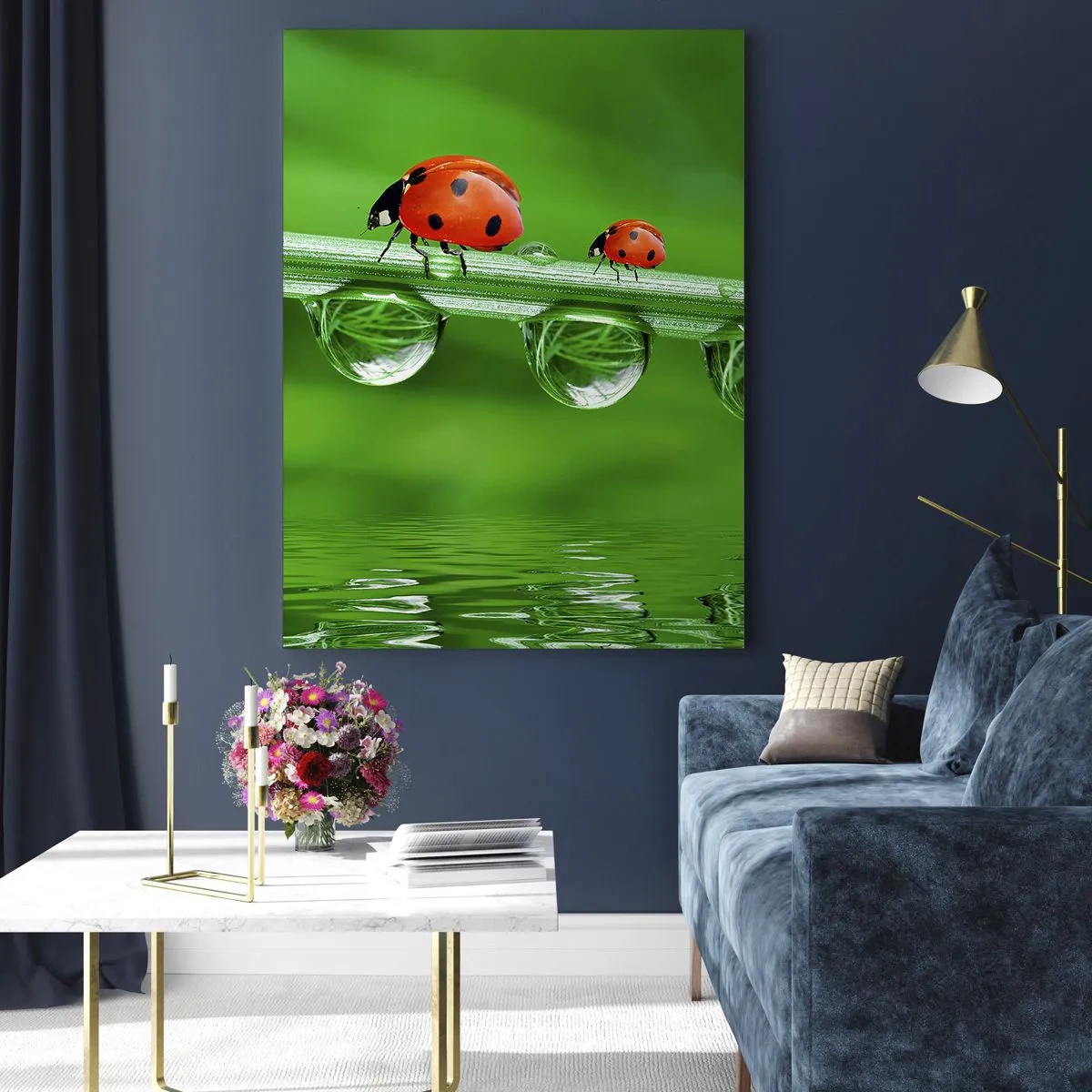 Impression sur verre - Image sur verre - Coccinelles sur un brin d'herbe avec des gouttes de rosée dans un cadre naturel - 80x120cm - Sur la route tout l'été - Décoration murale moderne pour le salon et la chambre ARTTOR
