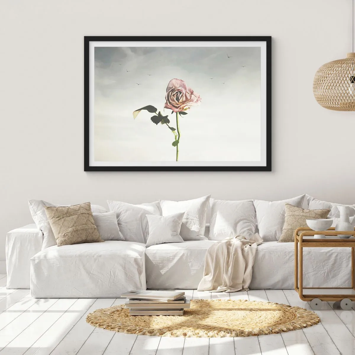 Affiche dans un cadre noir - Poster - Une rose délicate contre un ciel lumineux avec des oiseaux en vol - 70x50cm - Bonjour de printemps - Décoration murale moderne pour le salon et la chambre ARTTOR