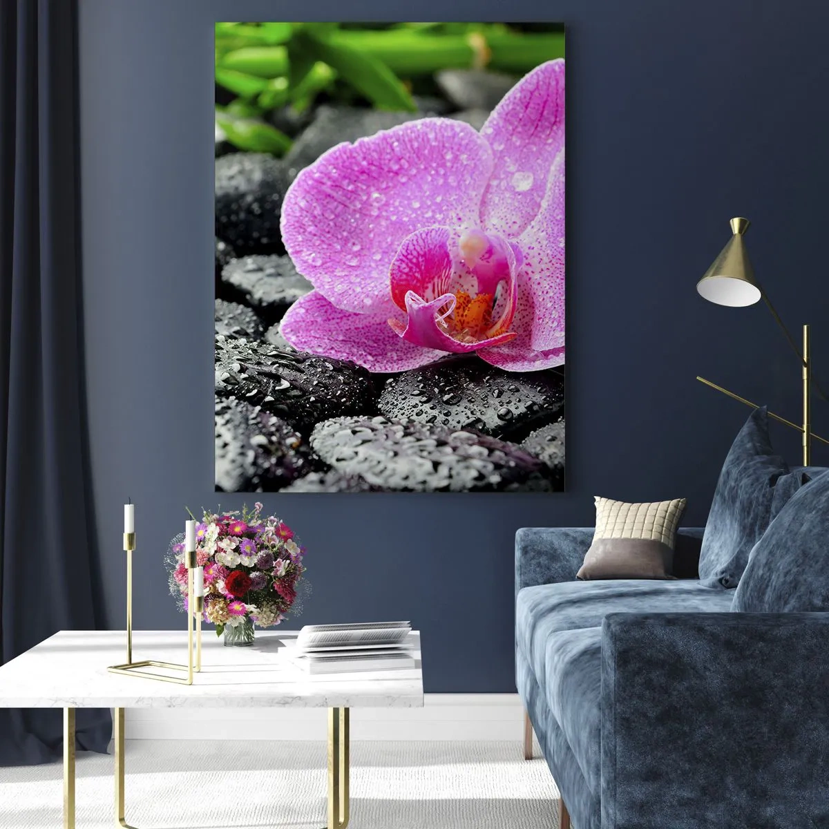 Impression sur verre - Image sur verre - Orchidée rose sur des pierres noires humides avec des feuilles vertes - 80x120cm - Comme un coeur ouvert - Décoration murale moderne pour le salon et la chambre ARTTOR