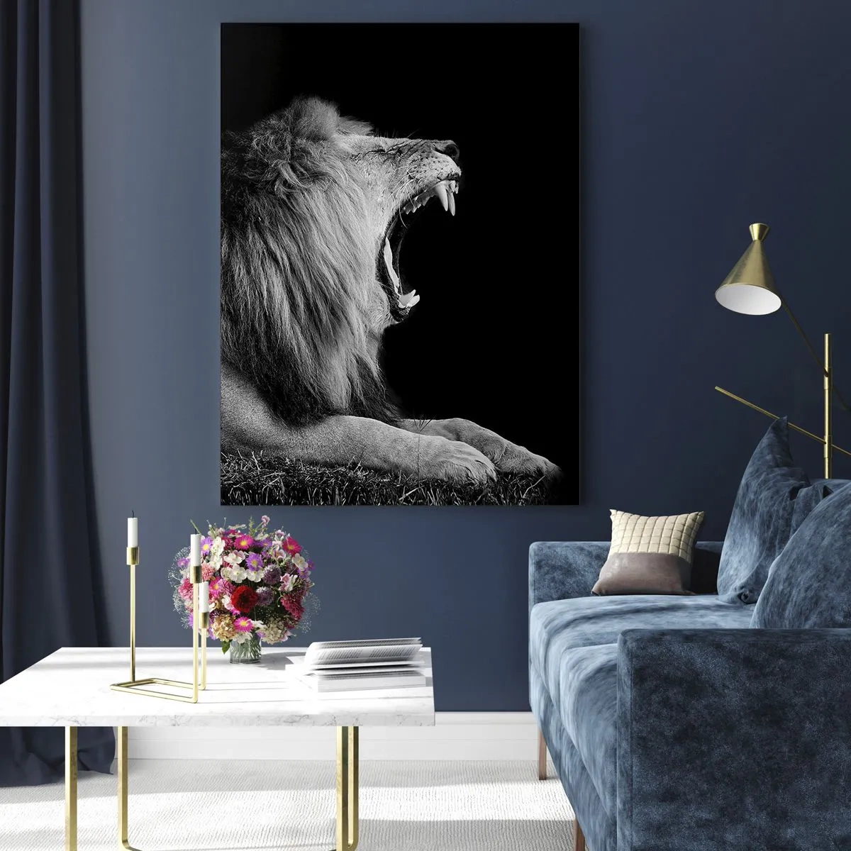 Impression sur verre - Image sur verre - Portrait noir et blanc d'un lion rugissant contre une ombre - 50x70cm - Sans aucun doute - Décoration murale moderne pour le salon et la chambre ARTTOR