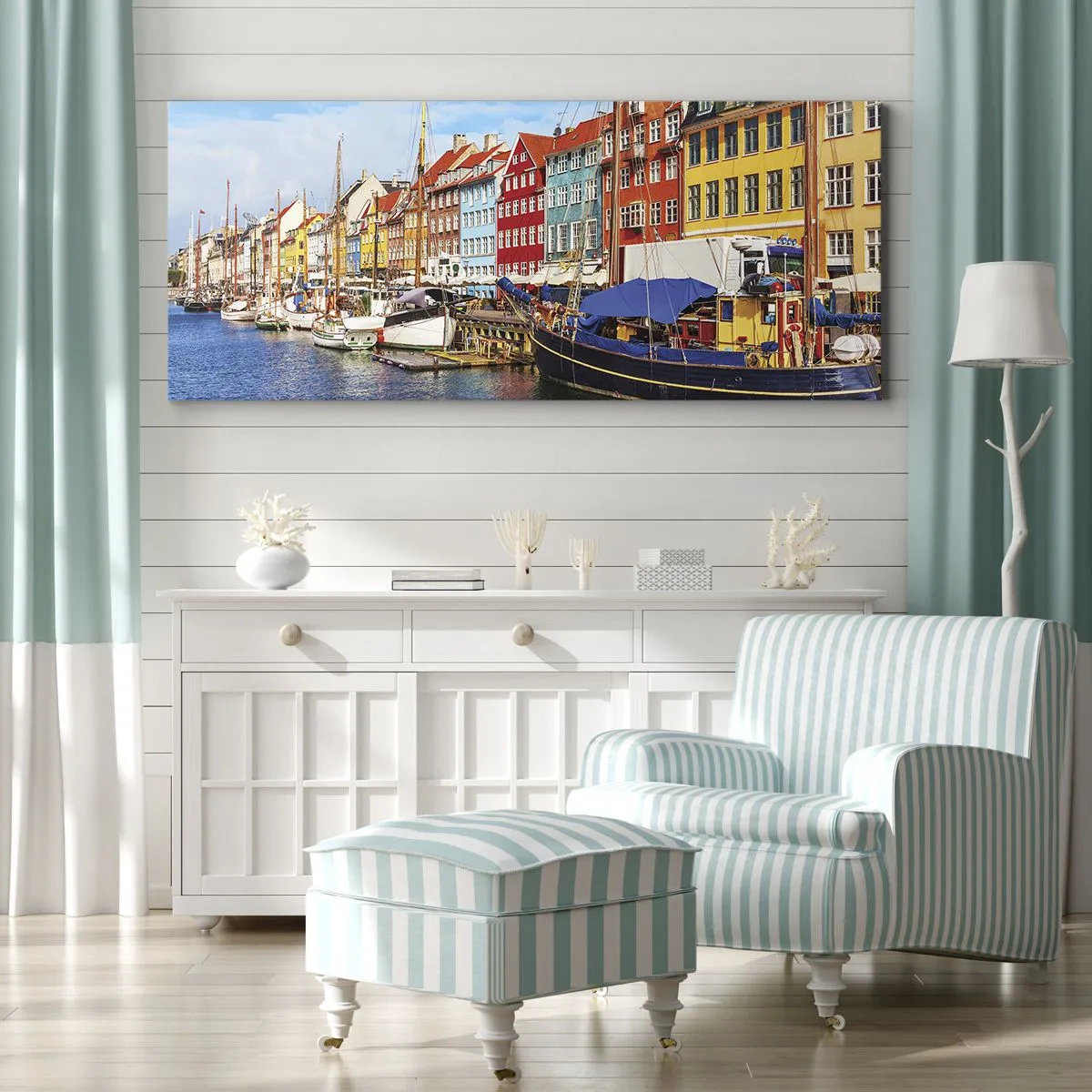 Impression sur toile - Image sur toile - Maisons colorées sur le canal avec des bateaux au soleil - 120x50cm - Quai joyeux - Décoration murale moderne pour le salon et la chambre ARTTOR