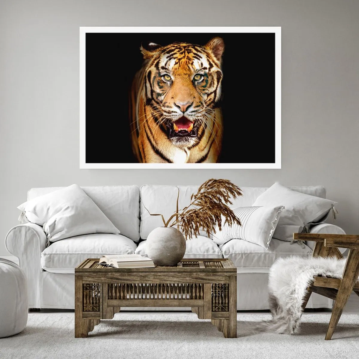 Affiche - Poster - Un tigre avec la gueule ouverte sur un fond noir - 100x70cm - Le coeur sauvageon - Décoration murale moderne pour le salon et la chambre ARTTOR