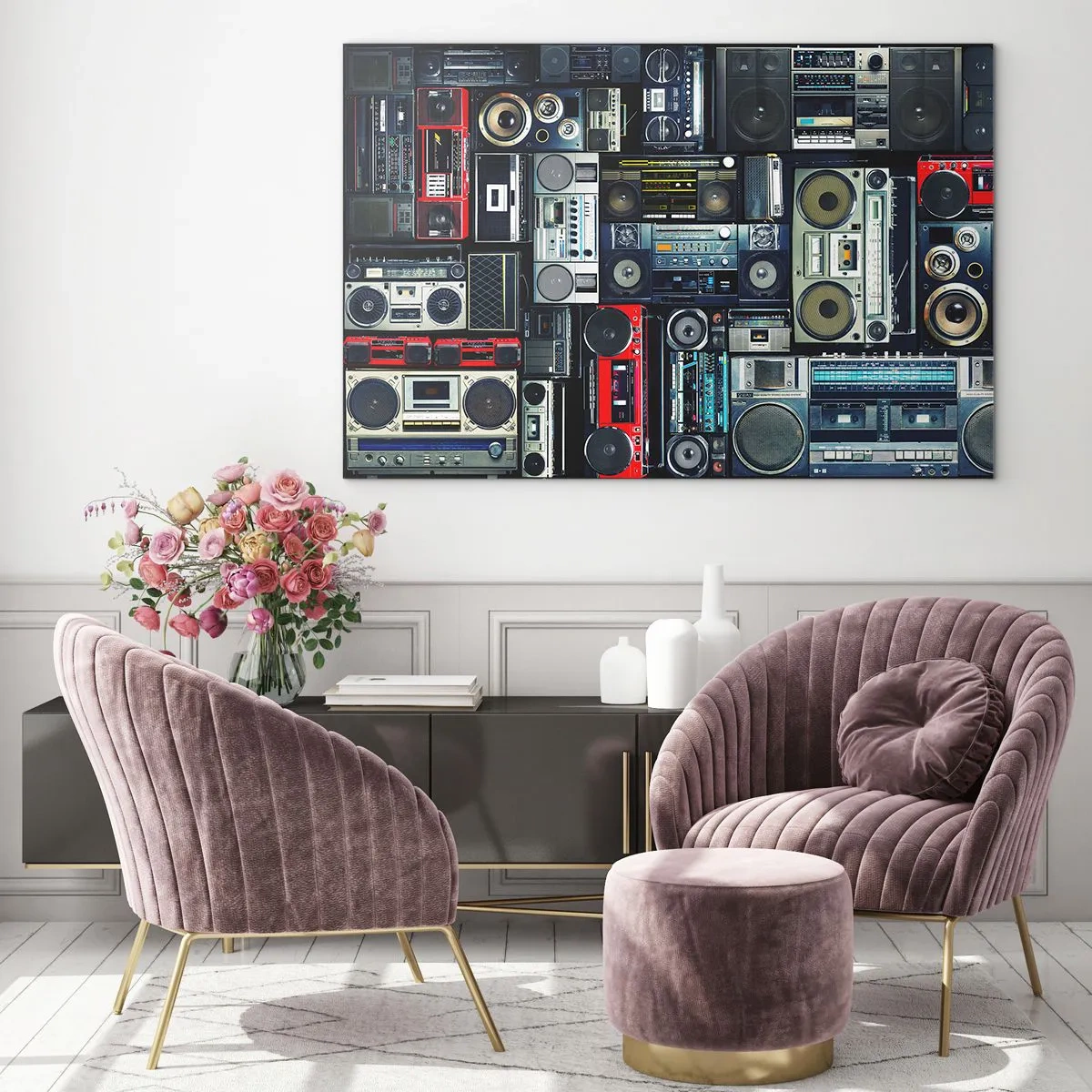 Impression sur verre - Image sur verre - Un collage de radios rétro et de magnétophones sur fond sombre. - 100x70cm - Nostalgie des années 80 - Décoration murale moderne pour le salon et la chambre ARTTOR