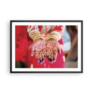 Affiche dans un cadre noir - Poster - Mains décorées au henné sur fond de robe rouge - 70x50cm - Prêt à saisir votre chance - Décoration murale moderne pour le salon et la chambre ARTTOR