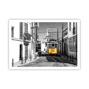 Affiche - Poster - Un tramway jaune dans les rues de Lisbonne dans un décor monochrome - 100x70cm - L'âme de Lisbonne - Décoration murale moderne pour le salon et la chambre ARTTOR