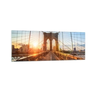 Impression sur verre - Image sur verre - Le pont à la lumière du soleil couchant avec vue sur la ville - 140x50cm - Sur le pont d'or - Décoration murale moderne pour le salon et la chambre ARTTOR