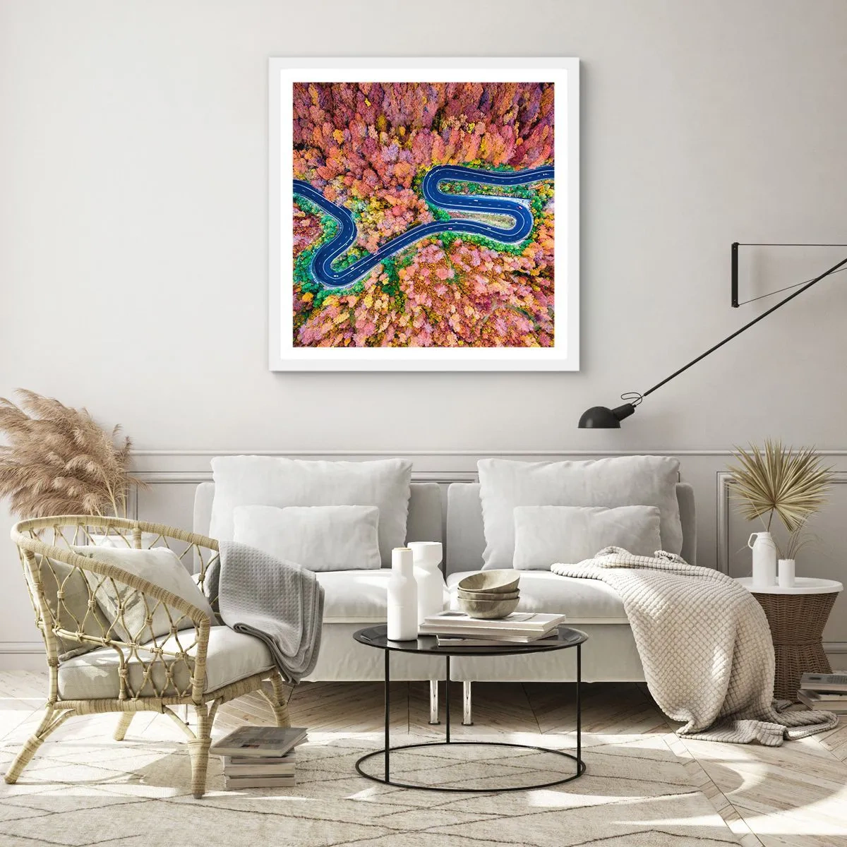 Affiche dans un cadre blanc - Poster - Route sinueuse à travers la forêt - 30x30 cm