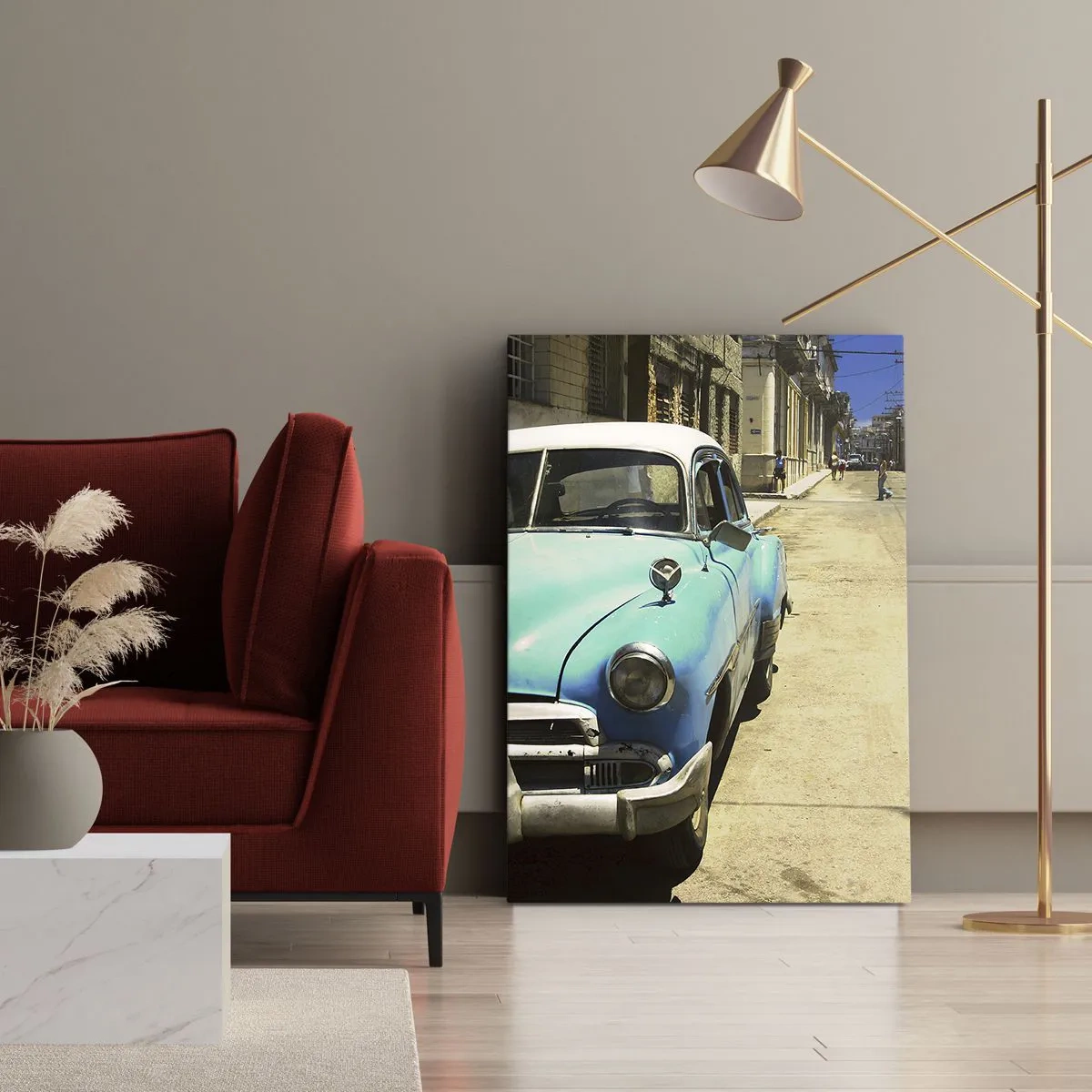 Impression sur toile - Image sur toile - Une voiture classique bleue dans la rue par une journée ensoleillée - 50x70cm - Et vive Cuba ! - Décoration murale moderne pour le salon et la chambre ARTTOR