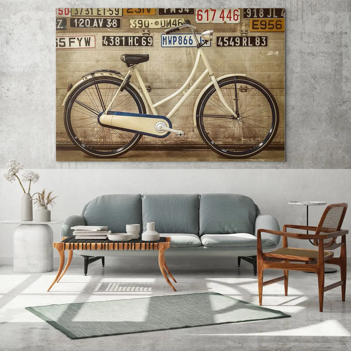 Impression sur verre - Image sur verre - Un vieux vélo contre un mur avec des plaques d'immatriculation - 70x50cm - Pas de complexes - Décoration murale moderne pour le salon et la chambre ARTTOR