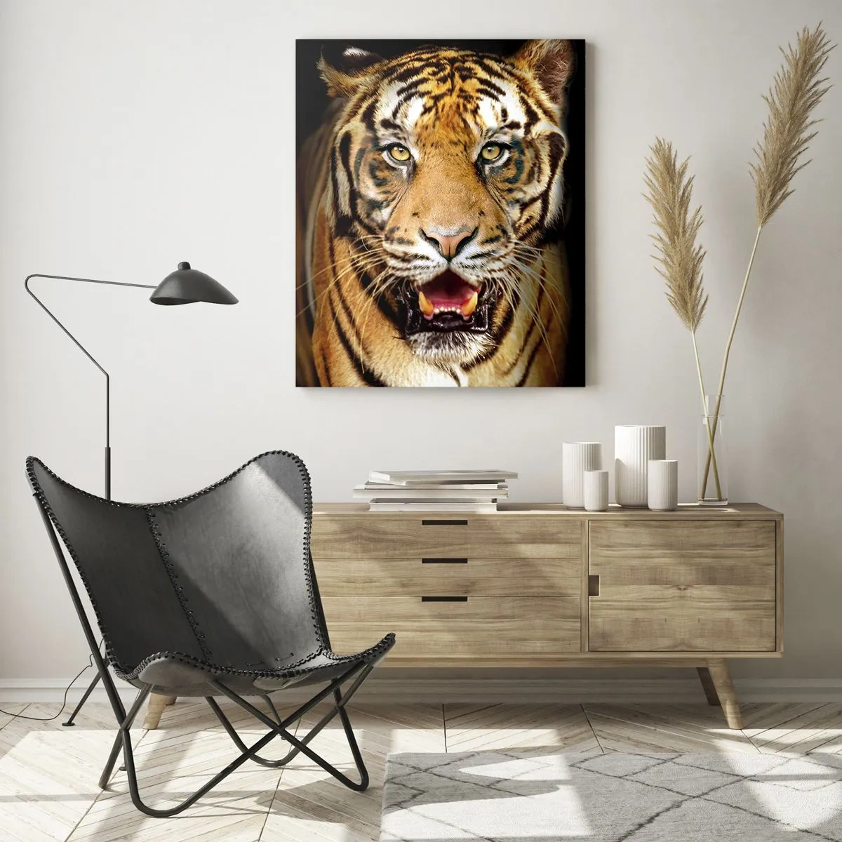 Impression sur verre - Image sur verre - Un tigre sur fond sombre avec un regard intense - 50x70cm - Le coeur sauvageon - Décoration murale moderne pour le salon et la chambre ARTTOR