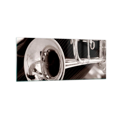 Impression sur verre - Image sur verre - Gros plan d'une trompette argentée sur un fond de tissu élégant. - 120x50cm - Voyage musical vers les années 30 - Décoration murale moderne pour le salon et la chambre ARTTOR