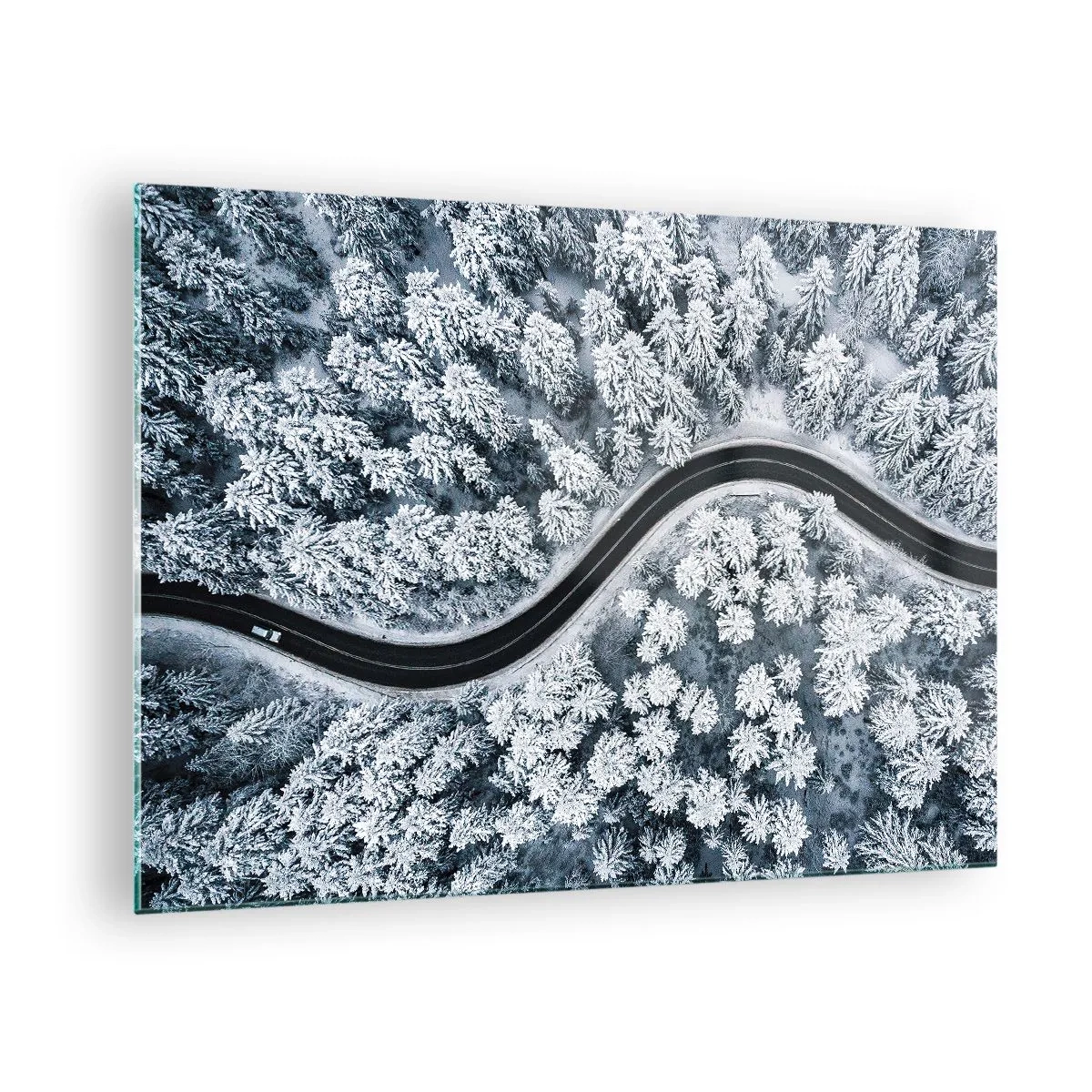 Impression sur verre - Image sur verre - Une route sinueuse à travers une forêt hivernale vue depuis un drone - 70x50cm - À travers une forêt d'hiver - Décoration murale moderne pour le salon et la chambre ARTTOR