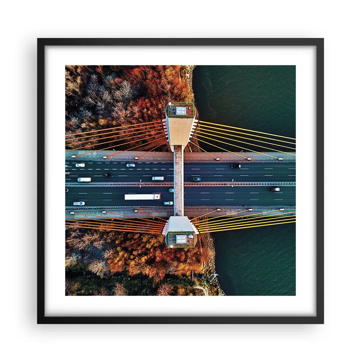 Affiche dans un cadre noir - Poster - Au dessus de l'eau et de la forêt - 50x50 cm