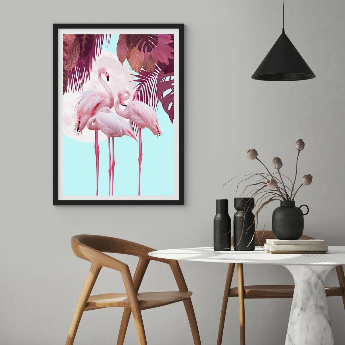 Affiche dans un cadre noir - Poster - Flamants roses sur fond de feuillage tropical et de pleine lune - 50x70cm - Trois oiseaux gracieux - Décoration murale moderne pour le salon et la chambre ARTTOR