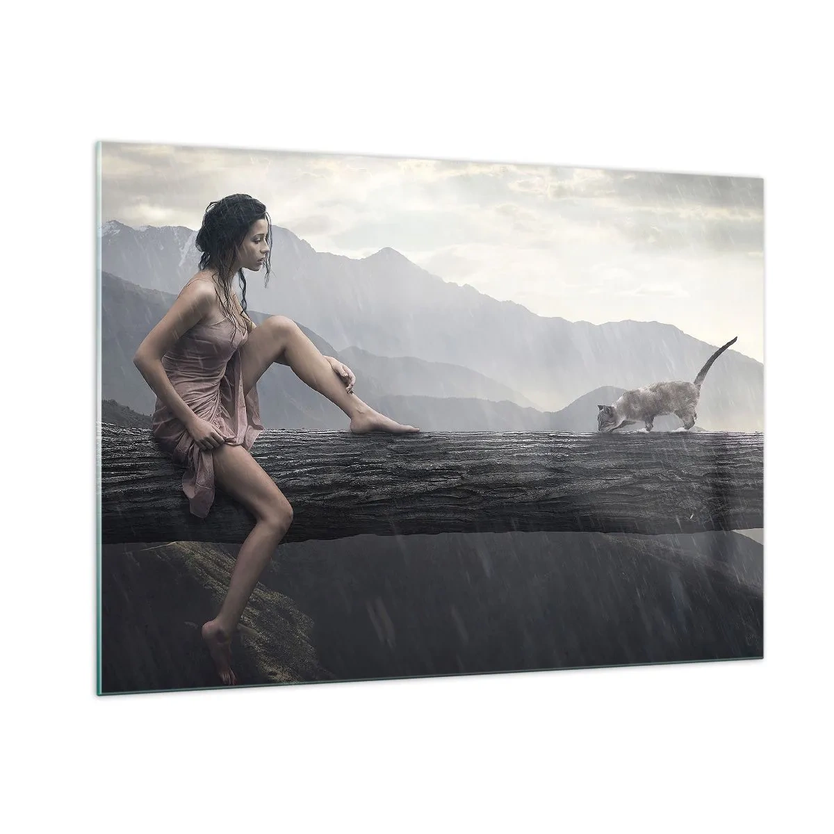 Impression sur verre - Image sur verre - Une femme et un chat sur une bûche de bois dans un paysage pluvieux - 100x70cm - Des sommets de beauté - Décoration murale moderne pour le salon et la chambre ARTTOR