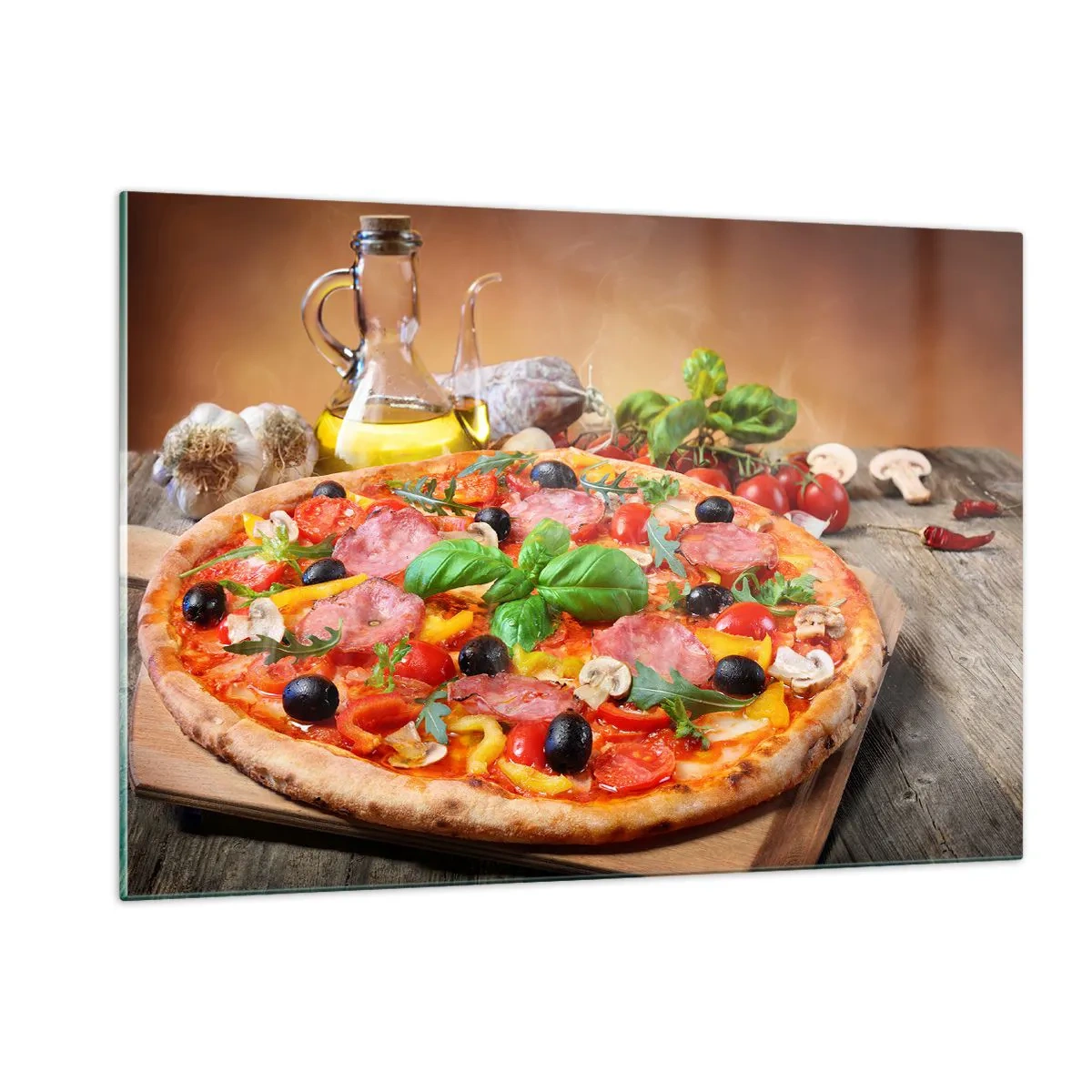 Impression sur verre - Image sur verre - Pizza avec garnitures sur une table en bois avec de l'huile d'olive et des épices - 120x80cm - Avec une vraie saveur italienne - Décoration murale moderne pour le salon et la chambre ARTTOR