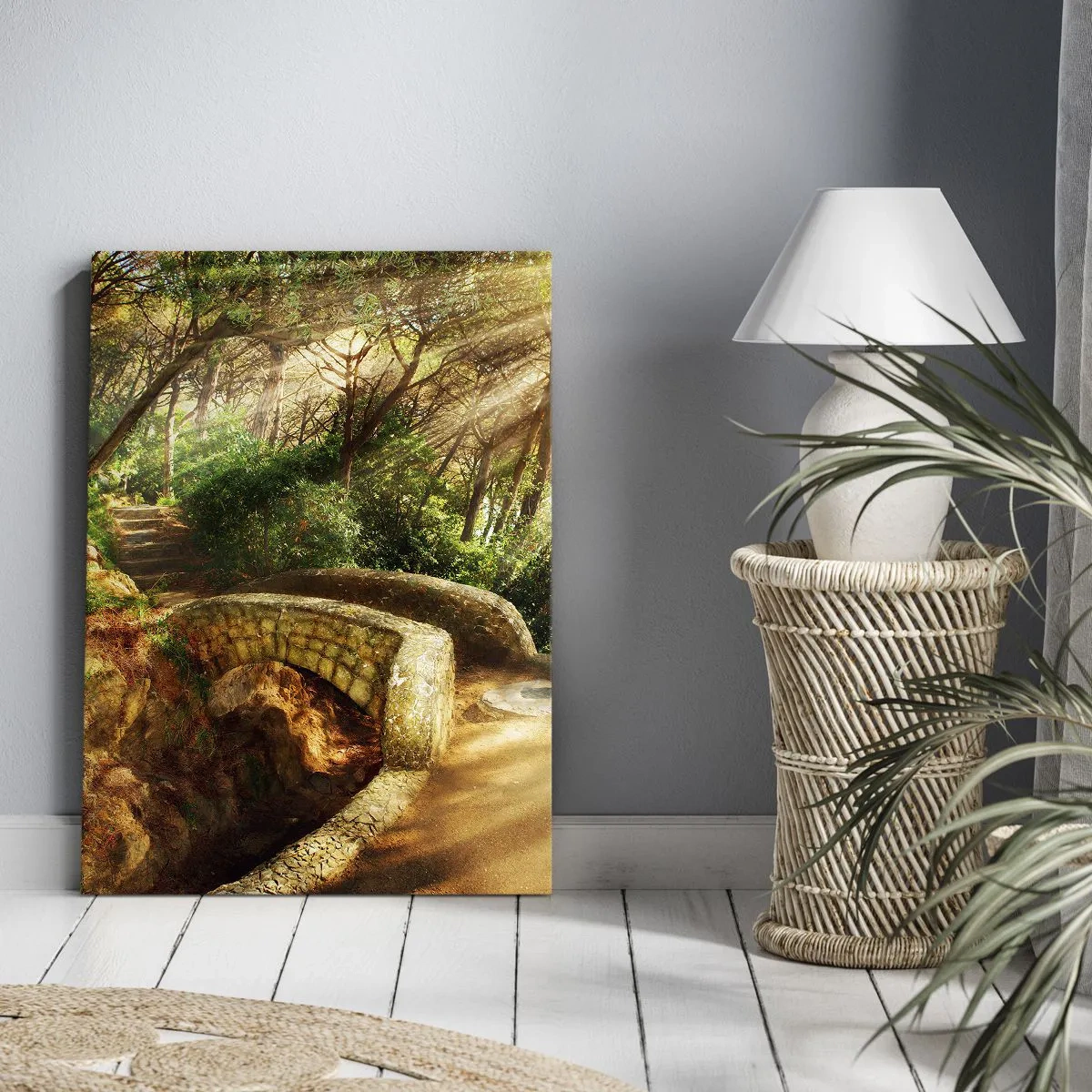 Impression sur toile - Image sur toile - Paysage forestier avec des rayons de soleil et un pont de pierre - 80x120cm - Directement du pont dans une forêt de conte de fées - Décoration murale moderne pour le salon et la chambre ARTTOR
