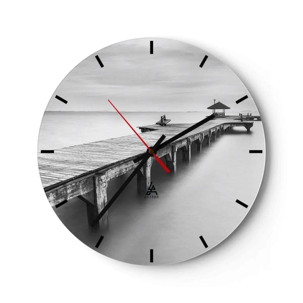 Horloge murale - Pendule murale - Jetée en bois sur une eau calme en noir et blanc - 30x30cm - À l'horizon - Décoration murale moderne pour le salon, la cuisine et la chambre ARTTOR