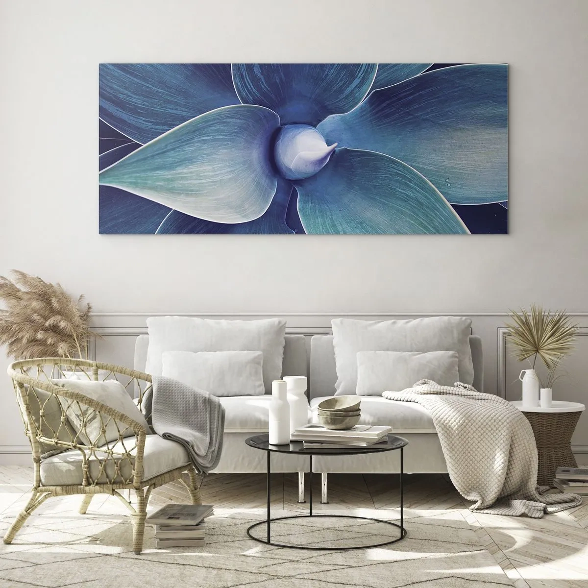 Impression sur verre - Image sur verre - Gros plan d'une fleur abstraite dans des tons de bleu - 120x50cm - Le bleu du ciel - Décoration murale moderne pour le salon et la chambre ARTTOR