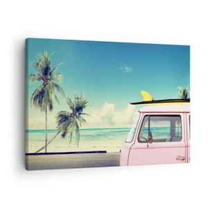 Impression sur toile - Image sur toile - Une camionnette rose avec une planche de surf sur une plage tropicale. - 70x50cm - Il est temps de commencer les vacances - Décoration murale moderne pour le salon et la chambre ARTTOR