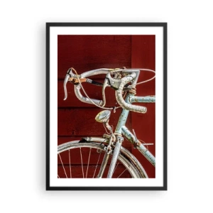 Affiche dans un cadre noir - Poster - Un vieux vélo rouillé contre un mur en bois rouge - 50x70cm - Construit pour la victoire - Décoration murale moderne pour le salon et la chambre ARTTOR