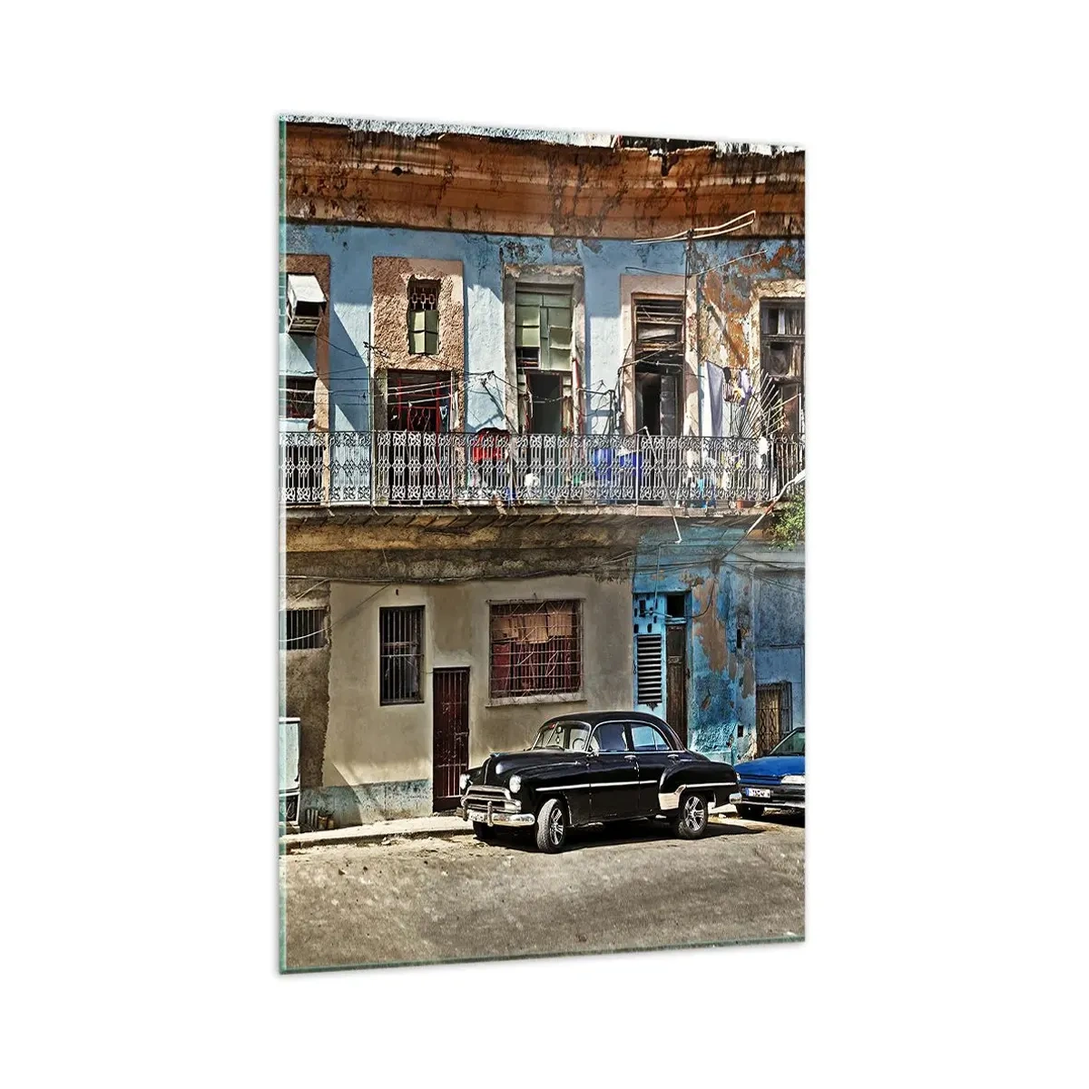 Impression sur verre - Image sur verre - Des immeubles colorés et une voiture classique dans le paysage urbain - 80x120cm - Climat hawaïen - Décoration murale moderne pour le salon et la chambre ARTTOR