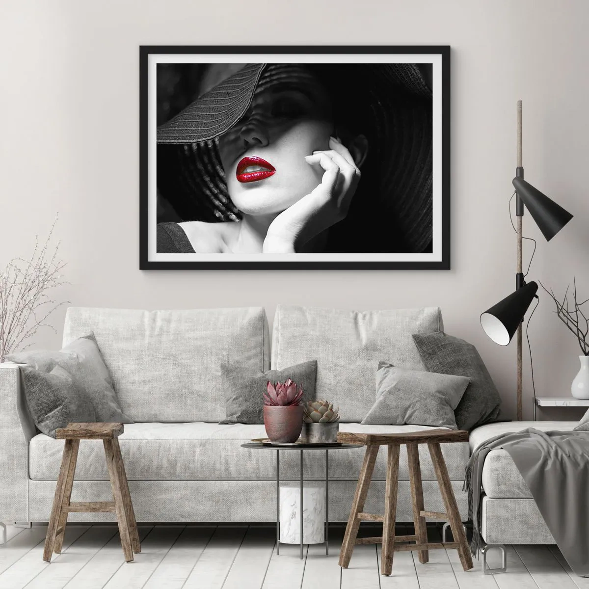 Affiche dans un cadre noir - Poster - Portrait noir et blanc d'une femme aux lèvres rouges - 70x50cm - Étude écarlate - Décoration murale moderne pour le salon et la chambre ARTTOR