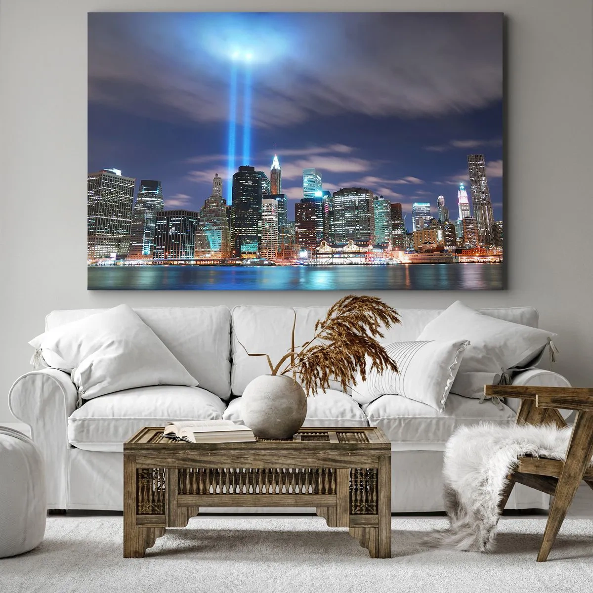 Impression sur toile - Image sur toile - Panorama nocturne de la ville avec deux faisceaux lumineux dans le ciel - 120x80cm - Atteindre le ciel avec la lumière - Décoration murale moderne pour le salon et la chambre ARTTOR