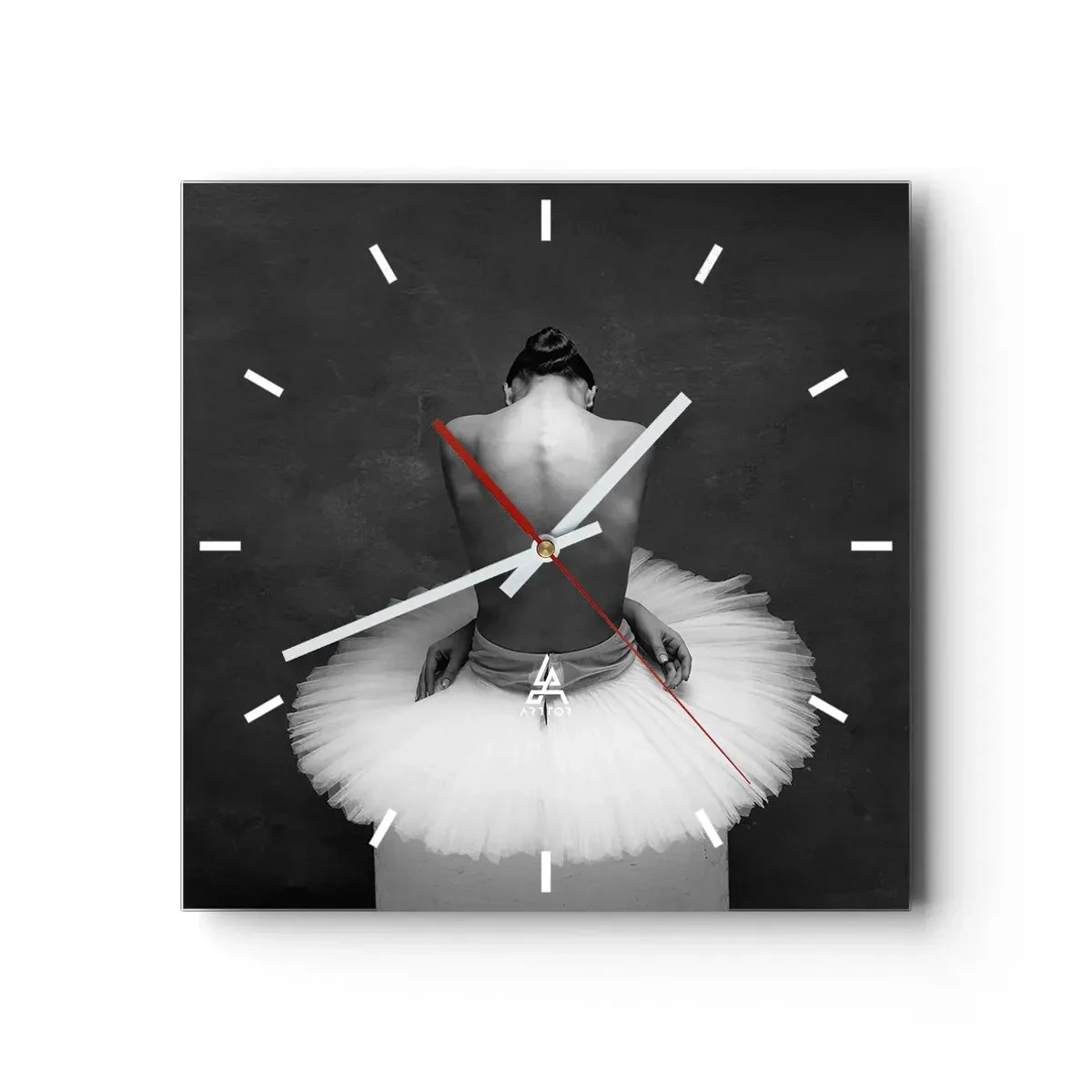 Horloge murale - Pendule murale - Une danseuse de ballet dans une pose classique sur un fond sombre. - 30x30cm - C'est justement en train de fleurir - Décoration murale moderne pour le salon et la chambre ARTTOR