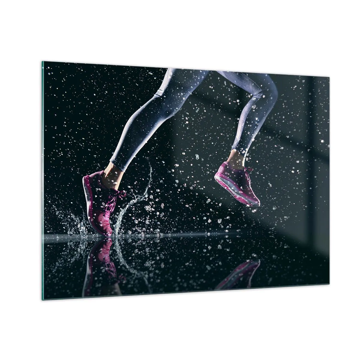 Impression sur verre - Image sur verre - Courir dans l'eau avec des chaussures de sport sur un fond sombre - 100x70cm - Combien de force dans les jambes - Décoration murale moderne pour le salon et la chambre ARTTOR