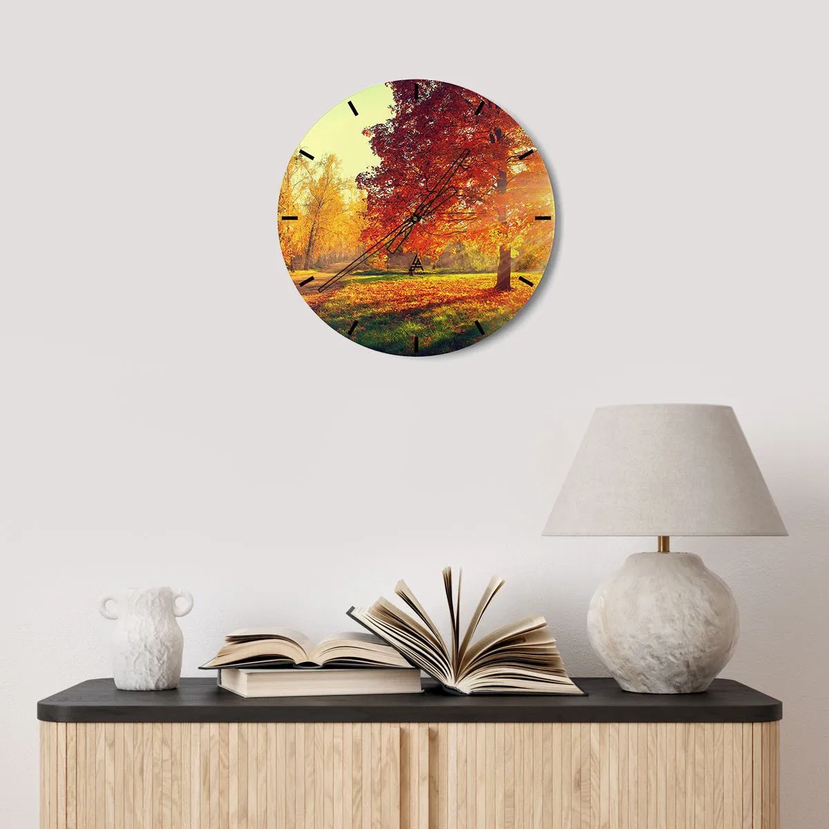 Horloge murale - Pendule murale - Paysage d'automne avec un arbre aux feuilles rouges dans le parc - 30x30cm - Le roux est beau - Décoration murale moderne pour le salon, la cuisine et la chambre ARTTOR