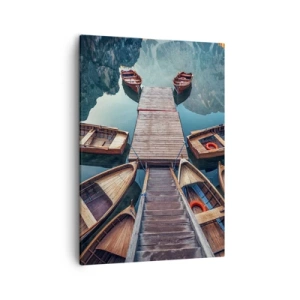 Impression sur toile - Image sur toile - Bateaux en bois sur un quai sur un lac de montagne - 50x70cm - J'attends à la marina - Décoration murale moderne pour le salon et la chambre ARTTOR