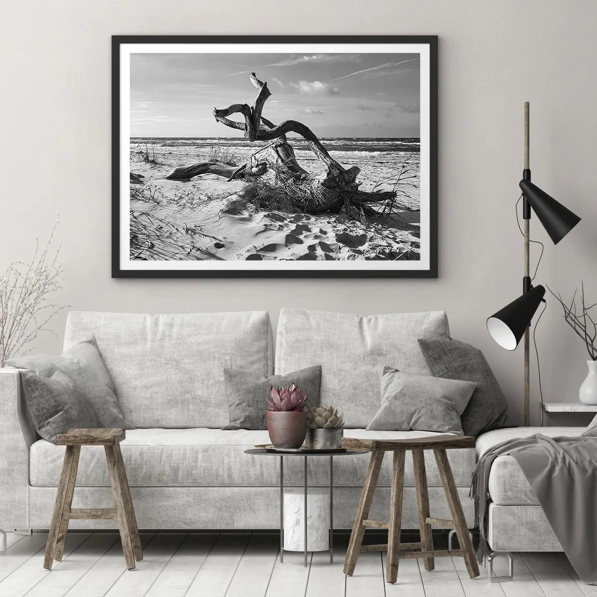 Affiche dans un cadre noir - Poster - Paysage noir et blanc avec un arbre mort sur la plage - 70x50cm - Sculpture marine - Décoration murale moderne pour le salon et la chambre ARTTOR
