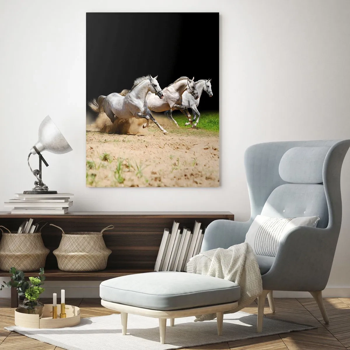 Impression sur verre - Image sur verre - Trois chevaux blancs galopant sur le sable et l'herbe - 70x100cm - Trois Grâces - Décoration murale moderne pour le salon et la chambre ARTTOR