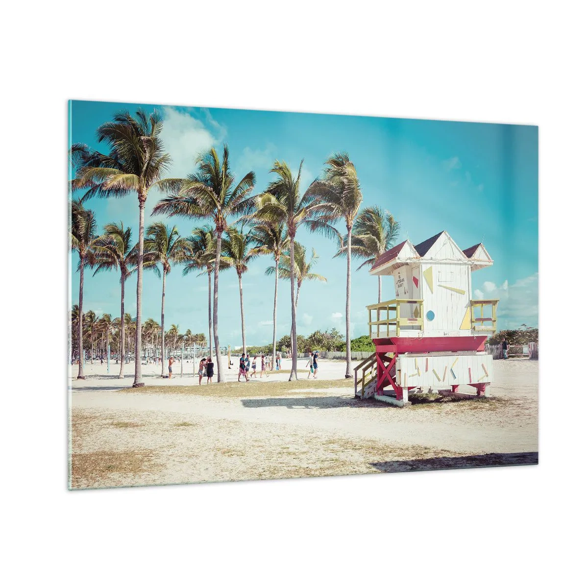 Impression sur verre - Image sur verre - Une plage avec des palmiers et une tour de surveillance par une journée ensoleillée - 100x70cm - Une belle journée devant toi - Décoration murale moderne pour le salon et la chambre ARTTOR