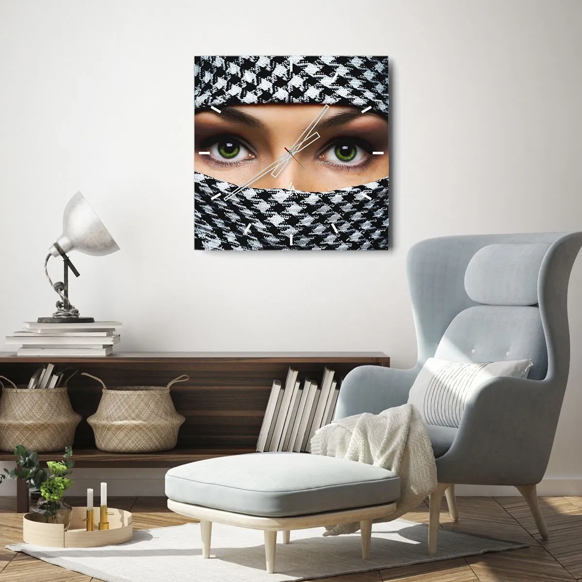 Horloge murale - Pendule murale - Un portrait d'une beauté voilée aux yeux verts - 40x40 cm