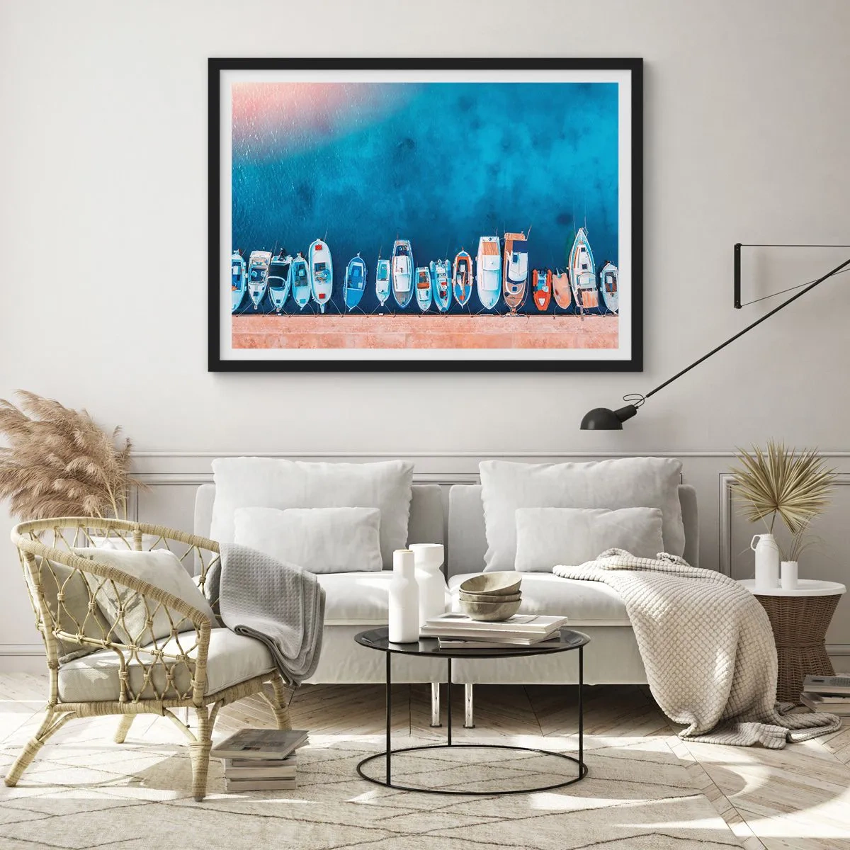 Affiche dans un cadre noir - Poster - Bateaux amarrés au rivage contre l'eau bleue - 70x50cm - En une seule fois - Décoration murale moderne pour le salon et la chambre ARTTOR