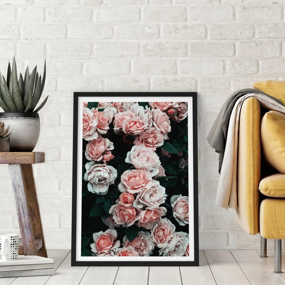 Affiche dans un cadre noir - Poster - Un bouquet de roses aux délicates nuances de rose sur fond sombre - 50x70cm - Ensemble de rose - Décoration murale moderne pour le salon et la chambre ARTTOR