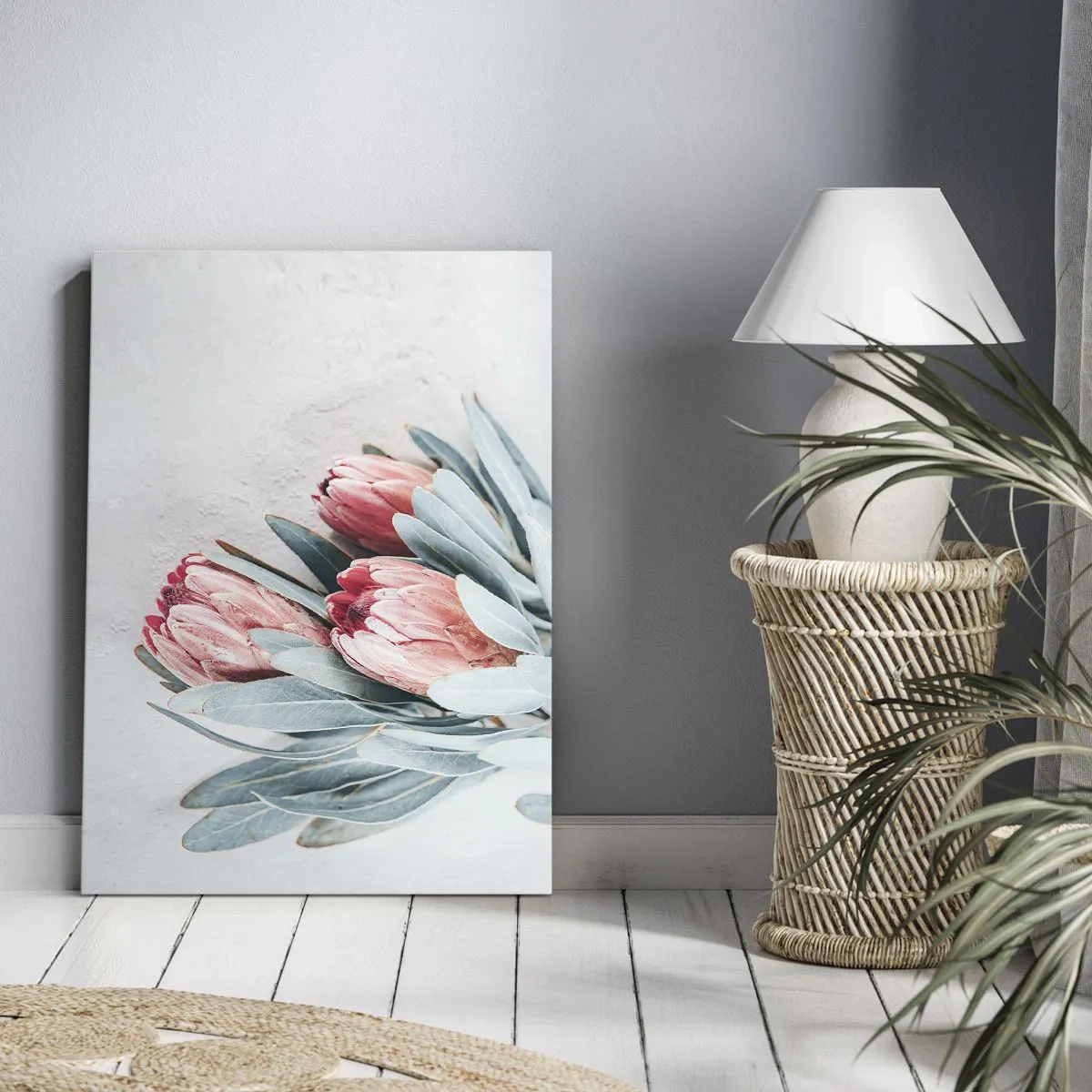 Impression sur toile - Image sur toile - Fleurs de protéa roses subtiles sur fond clair - 70x100cm - Honte de leur propre beauté - Décoration murale moderne pour le salon et la chambre ARTTOR