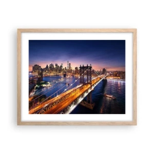 Affiche dans un chêne clair - Poster - Un pont lumineux au cœur de la ville - 50x40 cm