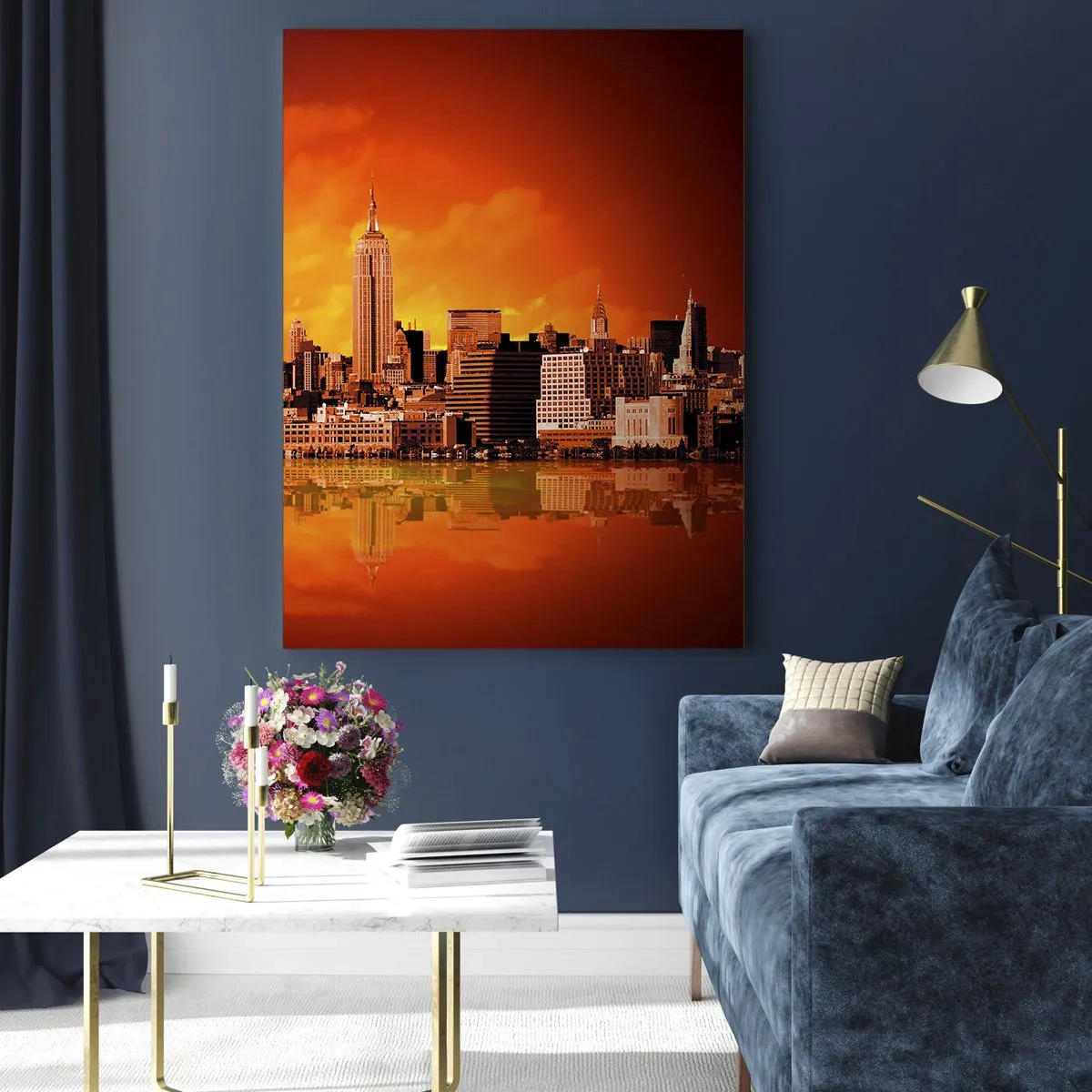 Impression sur verre - Image sur verre - Panorama de la ville au coucher du soleil avec les bâtiments se reflétant dans l'eau - 80x120cm - Panorama de grande ville en jaune et bronze - Décoration murale moderne pour le salon et la chambre ARTTOR