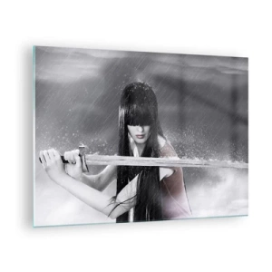 Impression sur verre - Image sur verre - Une femme avec une épée sous la pluie sur un fond monochrome. - 70x50cm - Belle et dangereuse - Décoration murale moderne pour le salon et la chambre ARTTOR