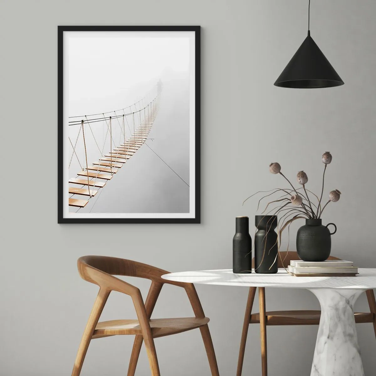 Affiche dans un cadre noir - Poster - Un pont suspendu noyé dans le brouillard - 50x70cm - Où cela va-t-il te mener? - Décoration murale moderne pour le salon et la chambre ARTTOR