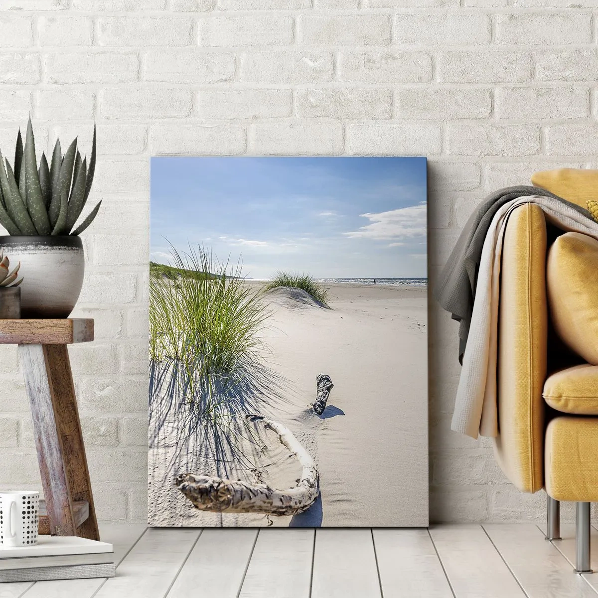 Impression sur toile - Image sur toile - Une plage baltique avec du sable, de l'herbe et un ciel bleu calme - 50x70cm - La plus belle? La Baltique - Décoration murale moderne pour le salon et la chambre ARTTOR